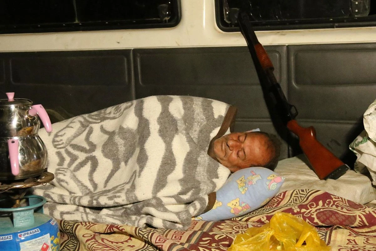 Taşköprü çiftçileri 'beyaz altın' sarımsağını gece nöbetiyle koruyor