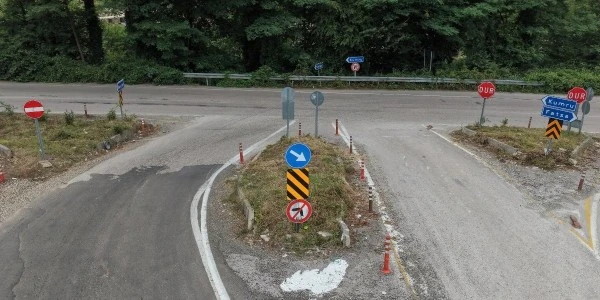 Ordu'daki kavşakta 29 tabela sürücüleri zora sokuyor