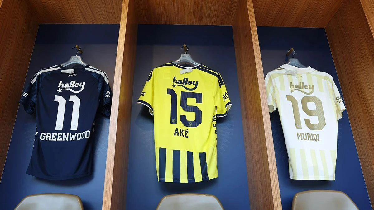 Fenerbahçe, yeni transferlerinin resmi formalarını satışa sundu