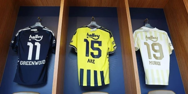 Fenerbahçe, yeni transferlerinin resmi formalarını satışa sundu