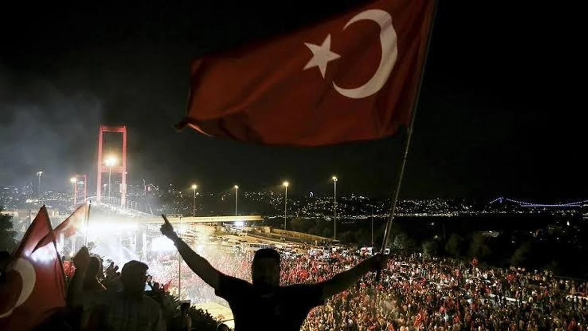 16 Temmuz Tatil Mi? Perşembe Mesaisi, Bankalar ve Hastaneler Açık mı