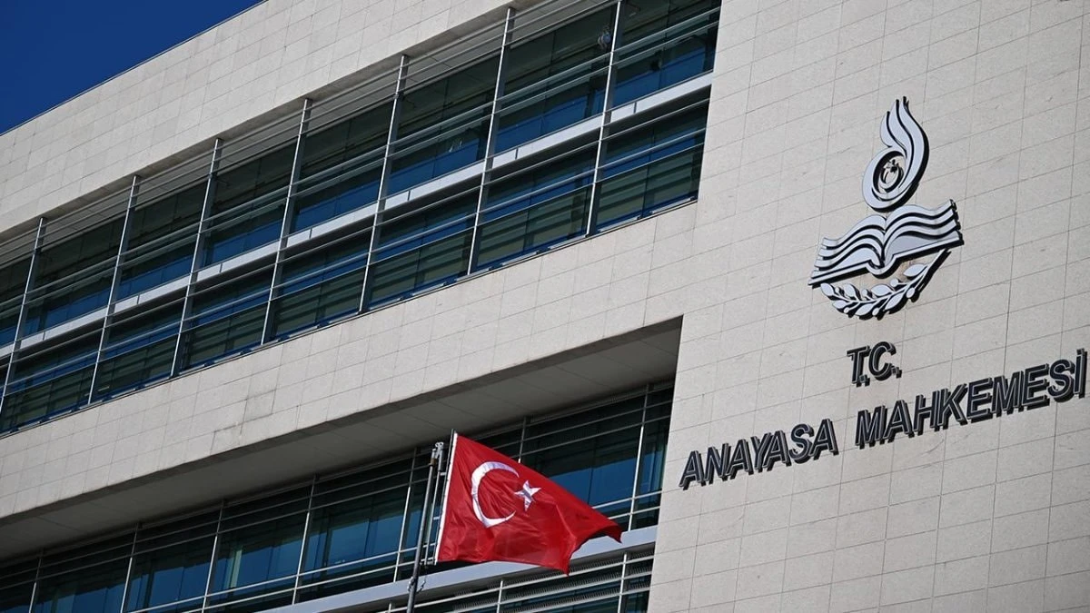 AYM, noterlerin tatil mesaisi ile sanığa bildirimi iptal etti