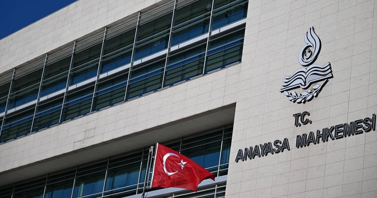 AYM, noterlerin tatil mesaisi ile sanığa bildirimi iptal etti