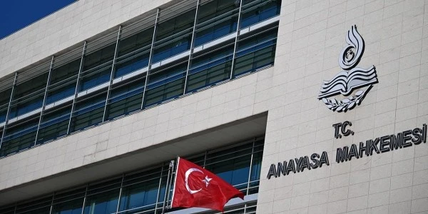 AYM, noterlerin tatil mesaisi ile sanığa bildirimi iptal etti
