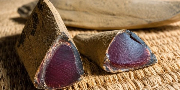 Japon mutfağının sert ustası: Katsuobushi bıçakla kesilmiyor