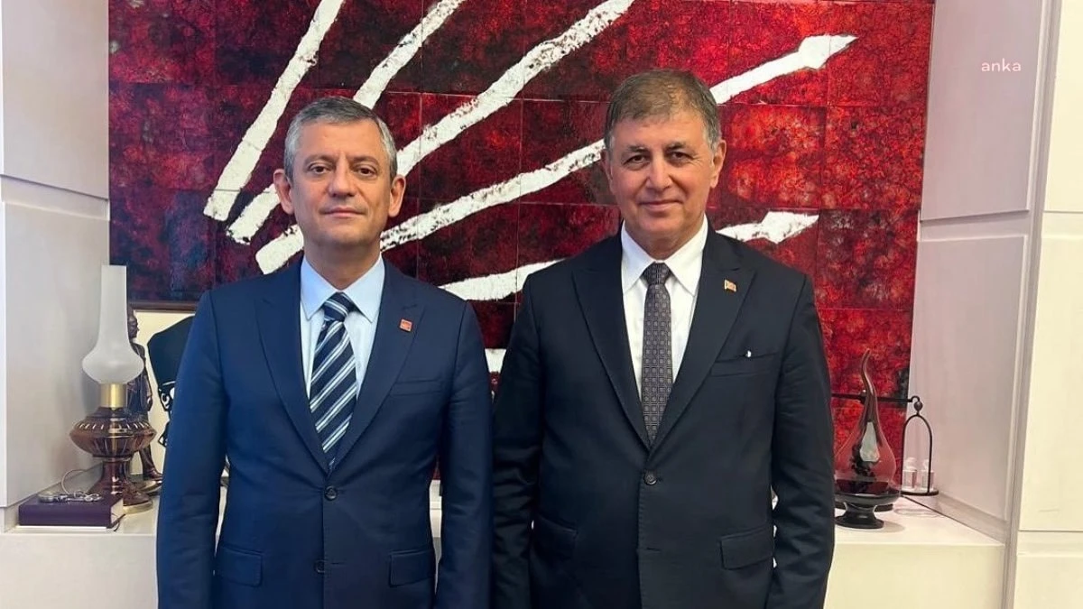 Özgür Özel'in Cemil Tugay'a küfürlü mesajlar attığı iddiası