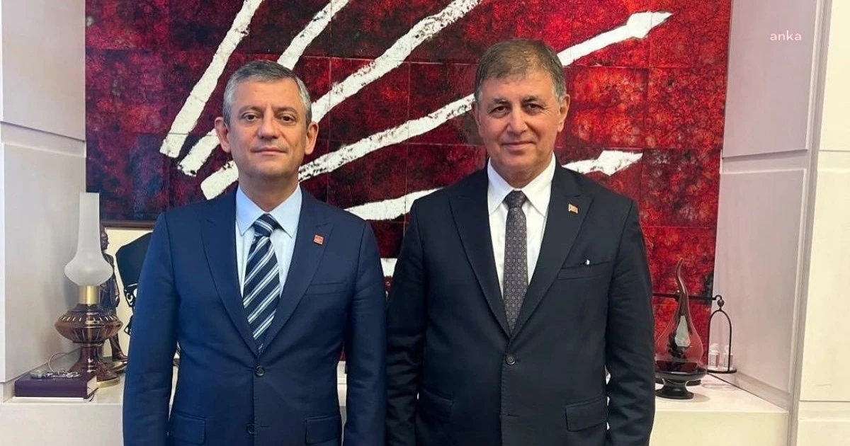 Özgür Özel'in Cemil Tugay'a küfürlü mesajlar attığı iddiası