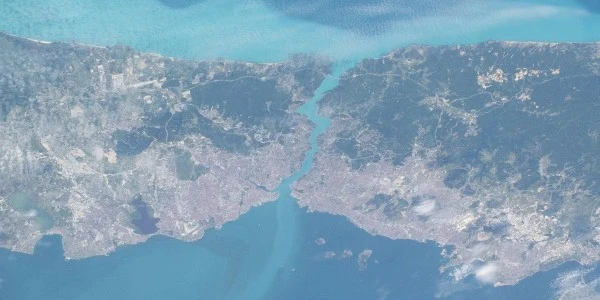 NASA'nın uydu görüntüleri: İstanbul Boğazı turkuaza büründü