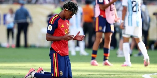Lamine Yamal, Dünya Kupası finali sonrası diz çöküp dua etti
