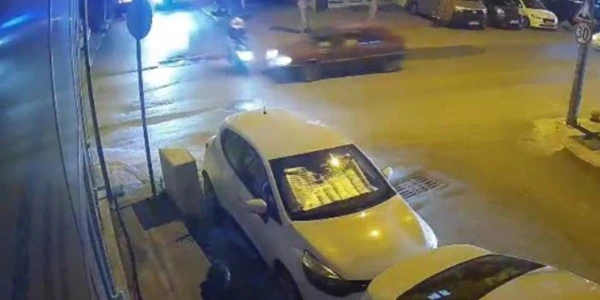 Kocaeli'de otomobille çarpışan motosiklet sürücüsü yaralandı