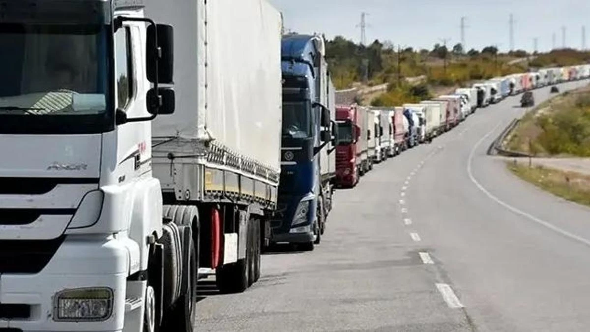 Kapitan Andreevo'da 1,5 km'ye ulaşan araç kuyruğu