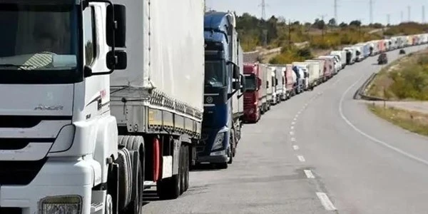 Kapitan Andreevo'da 1,5 km'ye ulaşan araç kuyruğu