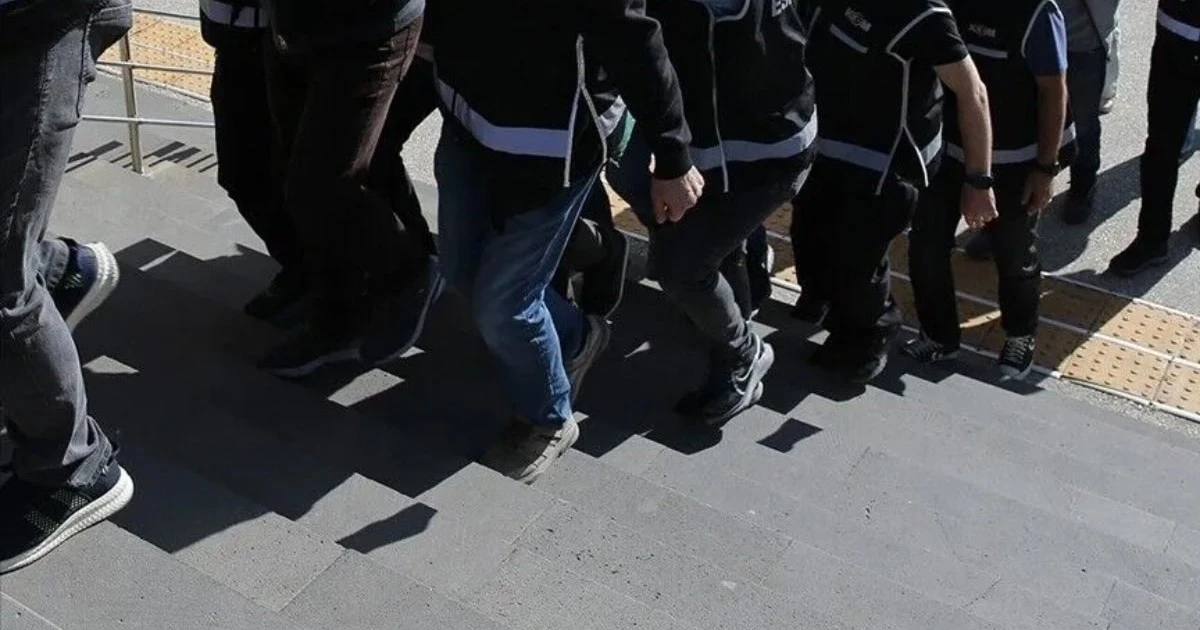 İzmir merkezli yasa dışı bahis operasyonu: 36 şüpheli yakalandı