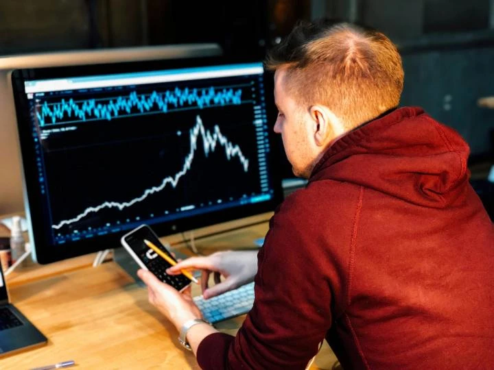 Bitcoin 65.000$ civarında sabit, 'Mag 7' hisseleri sert düştü