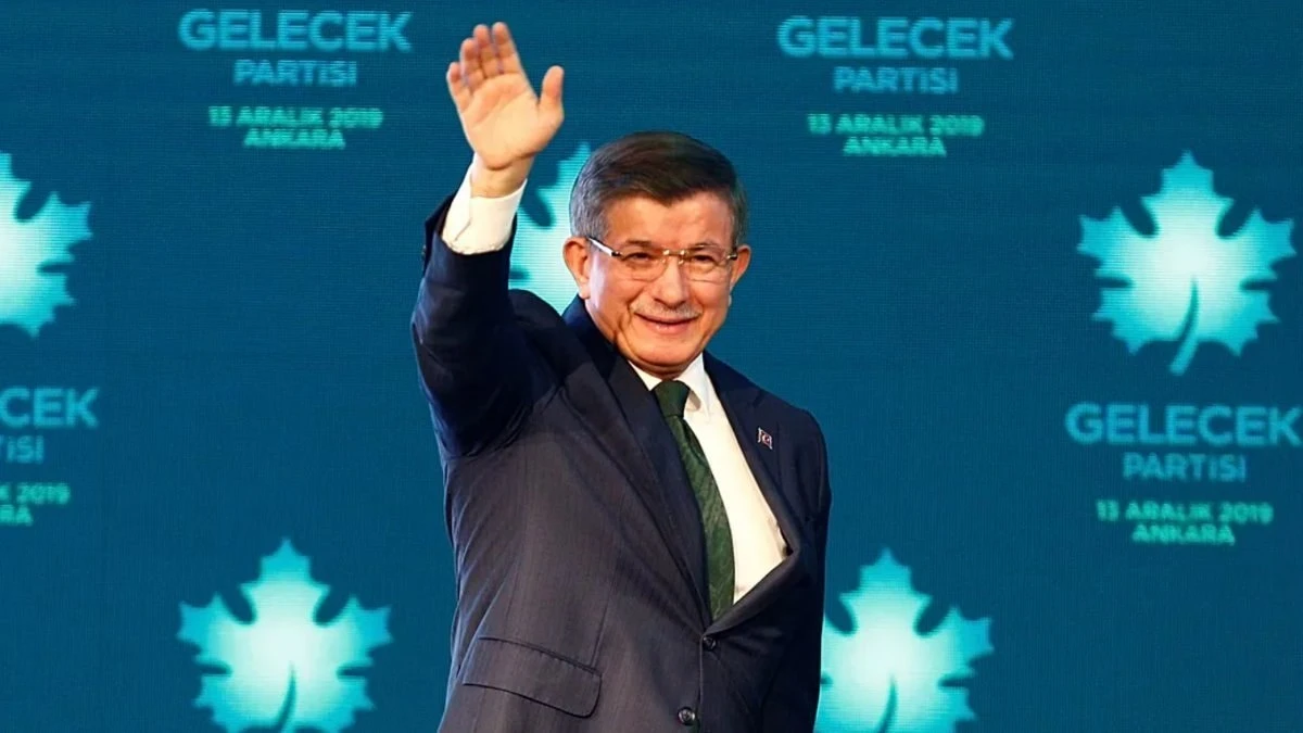 Ahmet Davutoğlu: Gelecek Partisi'nin siyasi faaliyetlerini sonlandırıyoruz
