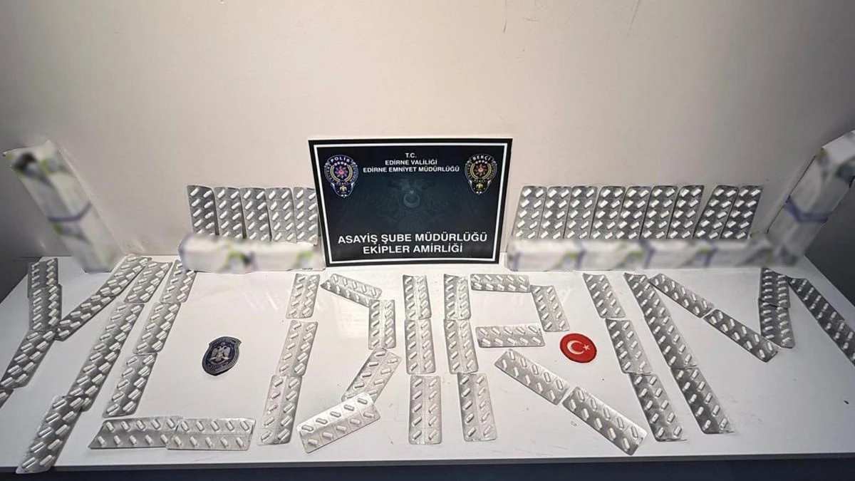 Edirne'de yabancı plakalı araçta 600 uyuşturucu hap ele geçirildi