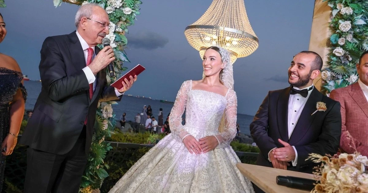 Kılıçdaroğlu, Avcılar'da bugün katıldığı düğünde nikah şahidi oldu