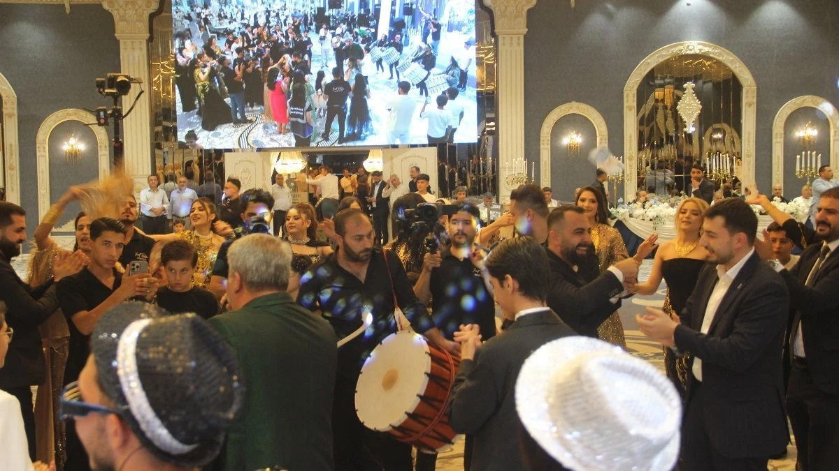 Şanlıurfa'da örnek sünnet düğünü: Takılar şehit çocuklarına