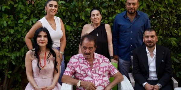 İbrahim Tatlıses, manevi kızının isteme töreninde duygulandı