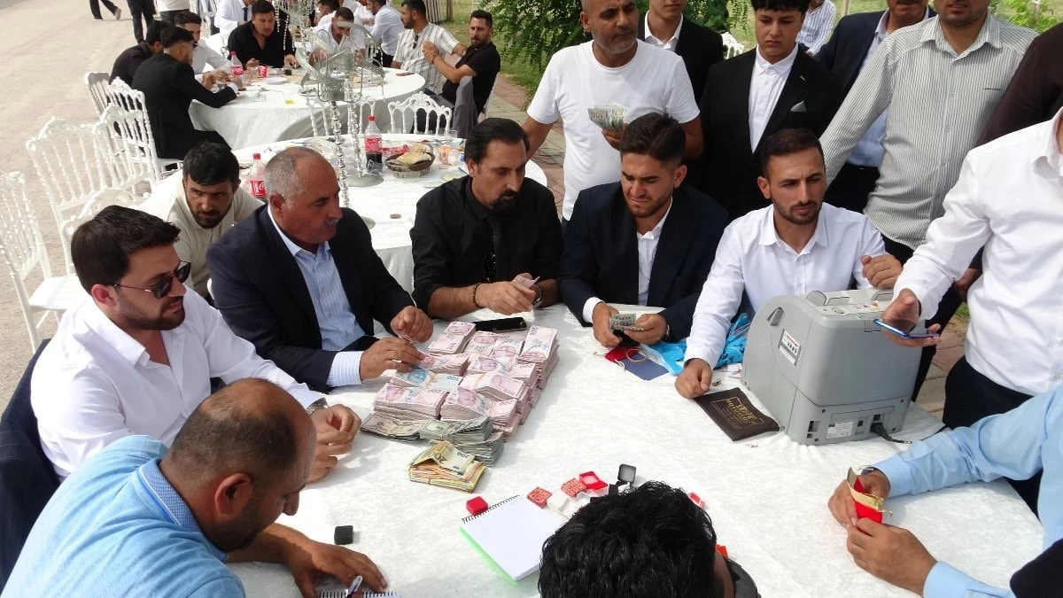 Van'da aşiret düüğünde 20 milyon TL, kilolarca altın