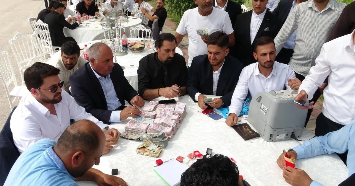 Van'da aşiret düüğünde 20 milyon TL, kilolarca altın