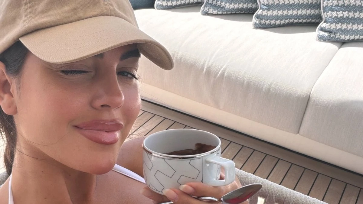 Georgina Rodriguez'ten beden eleştirilerine beyaz bikiniyle yanıt