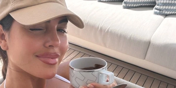 Georgina Rodriguez'ten beden eleştirilerine beyaz bikiniyle yanıt