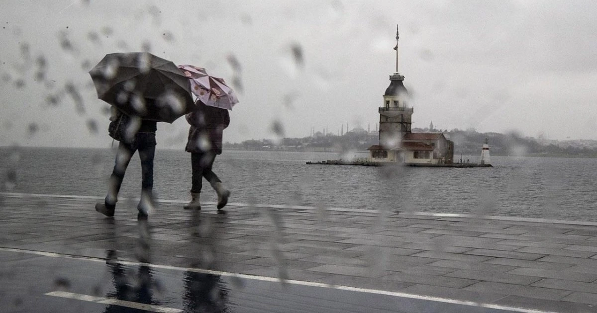 İstanbullulara MGM'den Pazar için gök gürültülü sağanak uyarısı