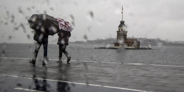 İstanbullulara MGM'den Pazar için gök gürültülü sağanak uyarısı