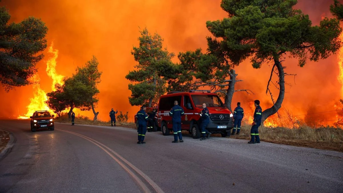 Yunanistan’da yangınlarda 325 binada hasar tespiti yapıldı