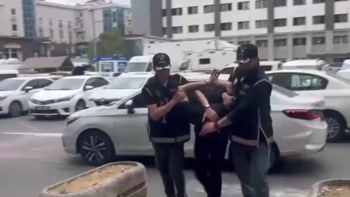 İstanbul'da suç örgütü üyesi tırın gizli bölmesinde yakalandı