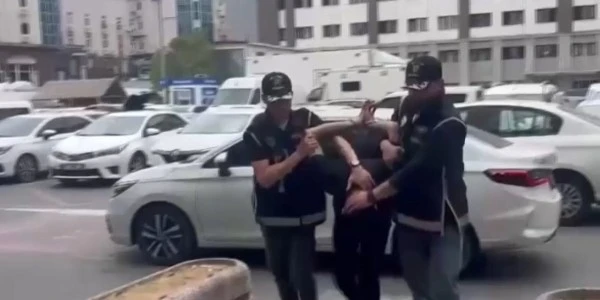İstanbul'da suç örgütü üyesi tırın gizli bölmesinde yakalandı