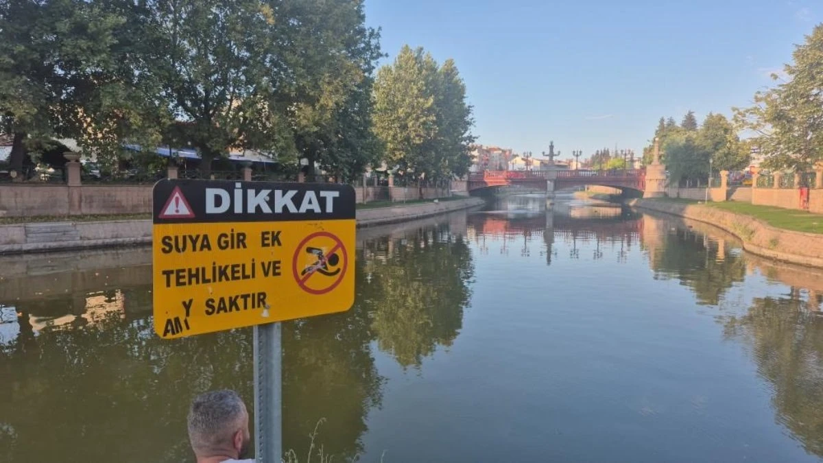 Eskişehir'de Porsuk Çayı'na itilen kişi hastaneye kaldırıldı