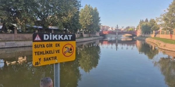 Eskişehir'de Porsuk Çayı'na itilen kişi hastaneye kaldırıldı
