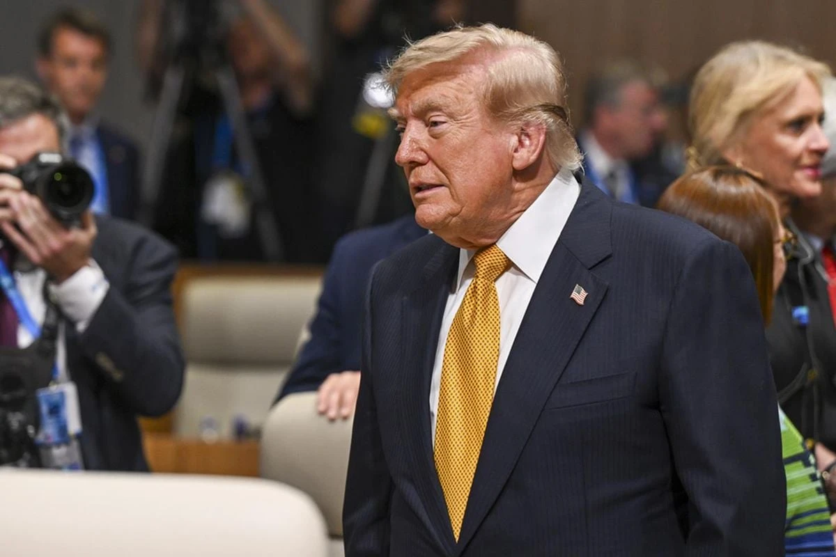 Trump, Türkiye dönüşünde gizlice uçak değiştirdiğini doğruladı