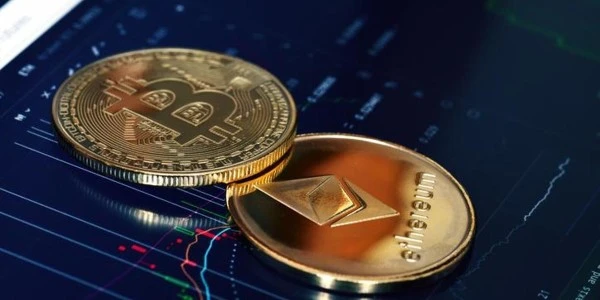 Bitcoin haftayı kayıpla kapattı: SEC ertelemesi piyasalara yansıdı