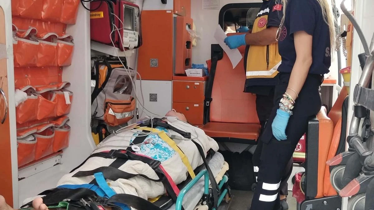 Bodrum'da teknede düşen Amerikalı turist hastaneye kaldırıldı