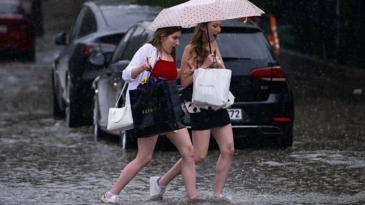Meteoroloji'den 11 ilde kuvvetli sağanak ve gök gürültülü uyarı