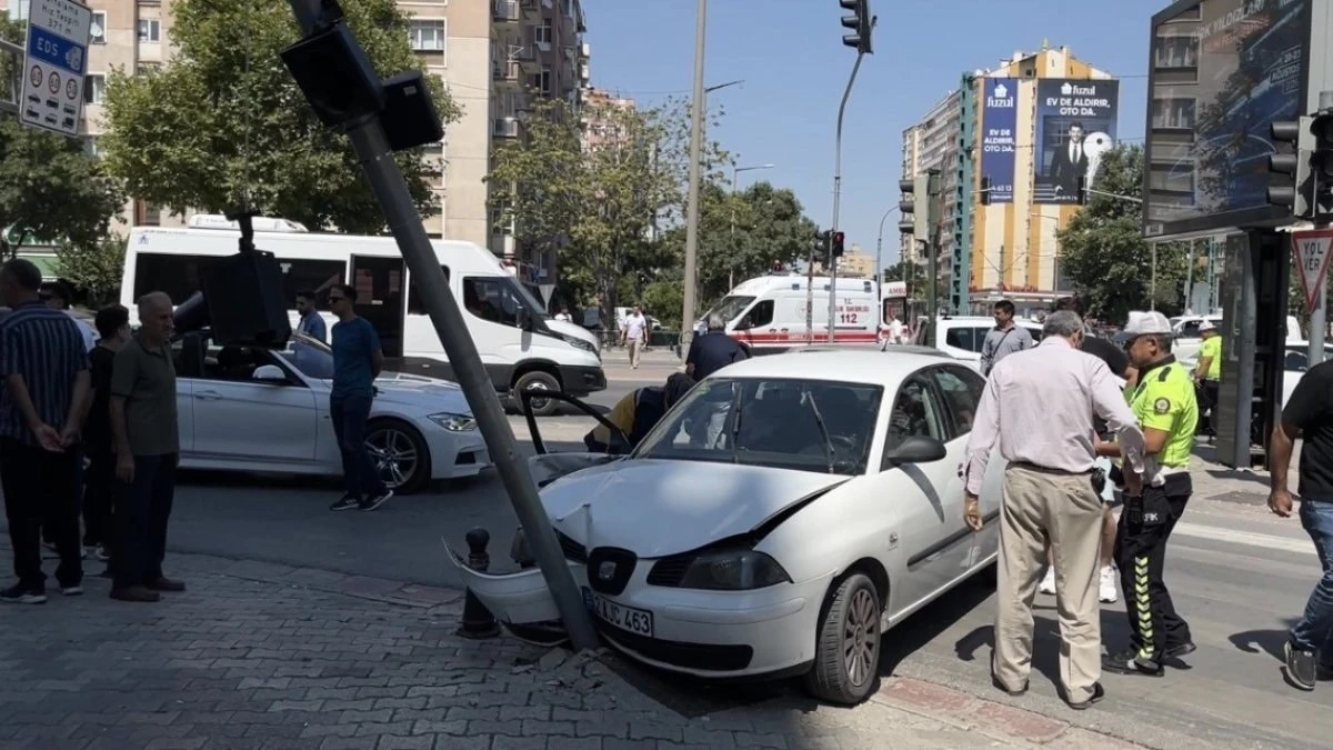 Konya Selçuklu'da otomobil ile kamyonet çarpıştı: 6 kişi yaralandı