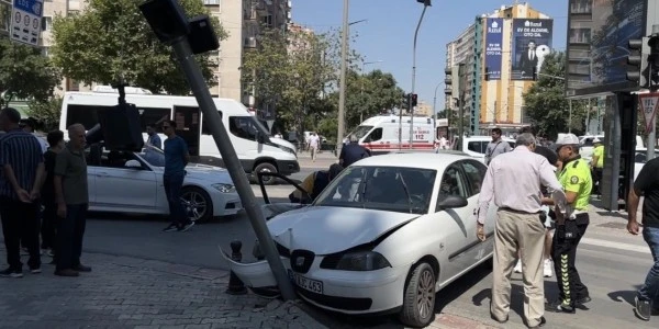 Konya Selçuklu'da otomobil ile kamyonet çarpıştı: 6 kişi yaralandı