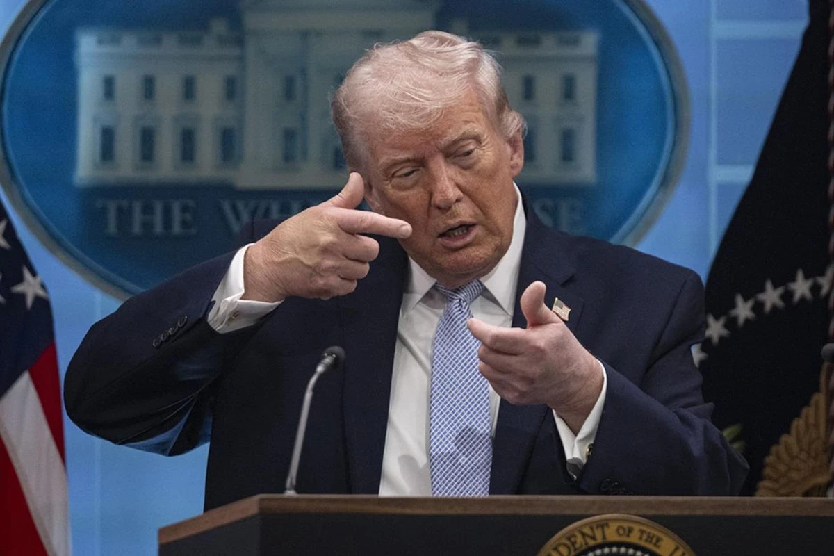 Trump'tan Umman'a açık tehdit: 'Fena halde bombalarız'