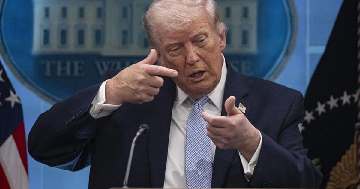 Trump'tan Umman'a açık tehdit: 'Fena halde bombalarız'