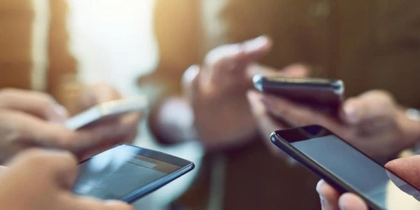 Telefon pazarında dengeler değişiyor: Ultra modeller geri planda