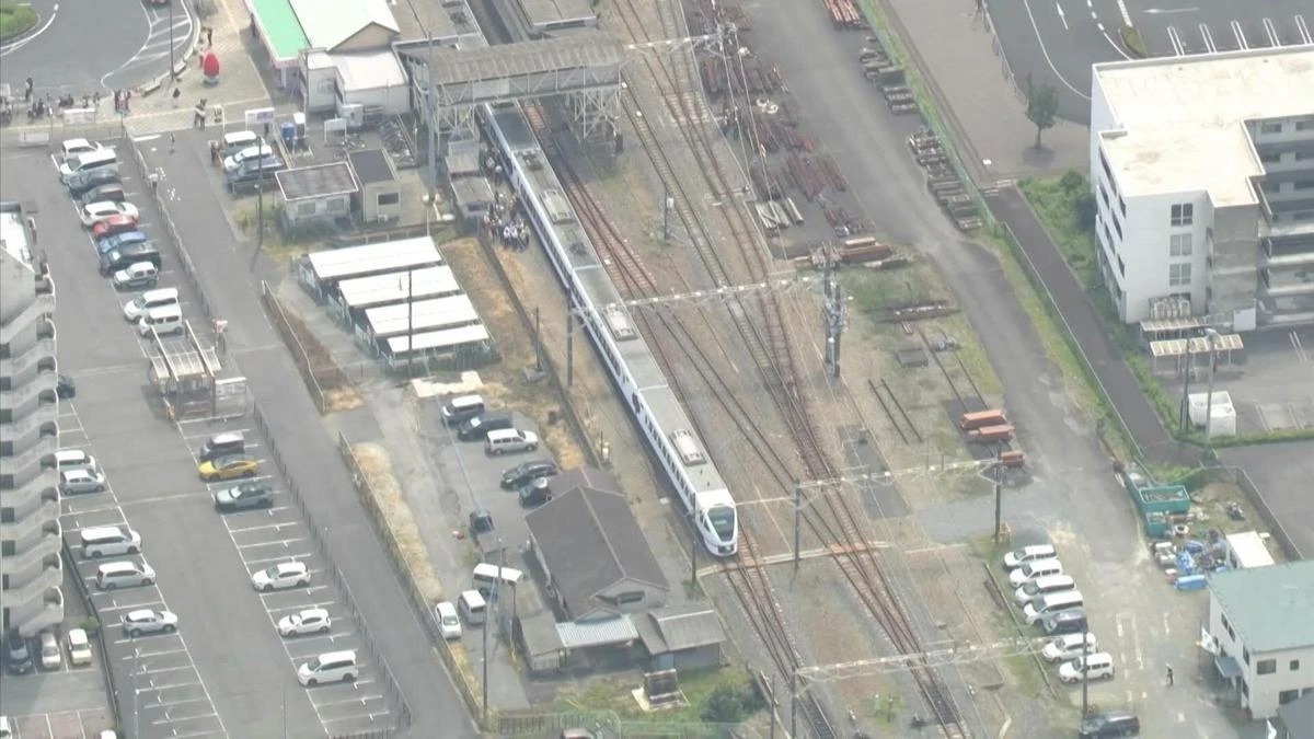 Japonya'da ekspres tren ray kenarında çalışan 4 işçiye çarptı