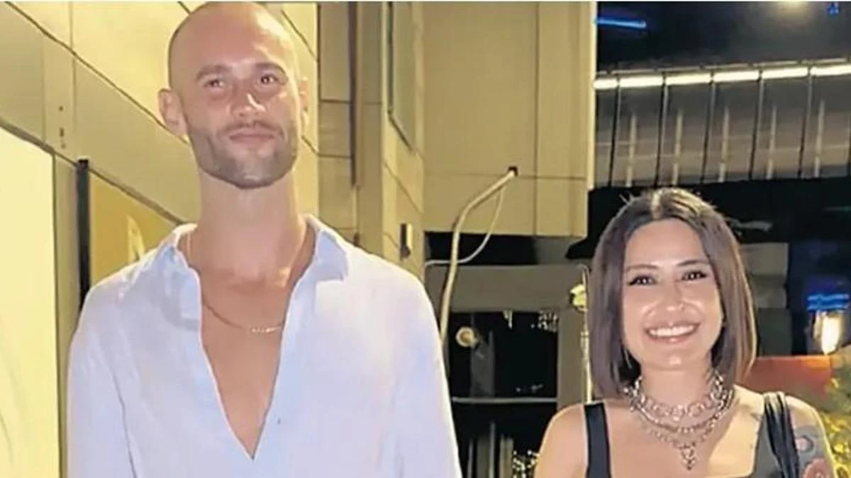 Melek Mosso yeni sevgilisiyle ilk kez el ele görüntülendi partide