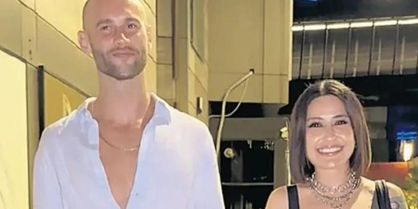 Melek Mosso yeni sevgilisiyle ilk kez el ele görüntülendi partide