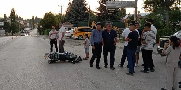 Tokat'ta 14 yaşındaki sürücünün otomobiliyle motosiklet çarpıştı