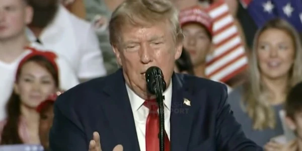 Trump'tan komünistlere: 'Hiç mutlu bir komünist gördünüz mü?'