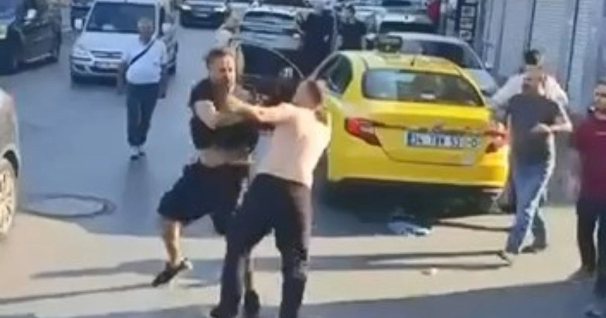 Zeytinburnu'nda İki Taksici Arasında Yumruklu Kavga Anları