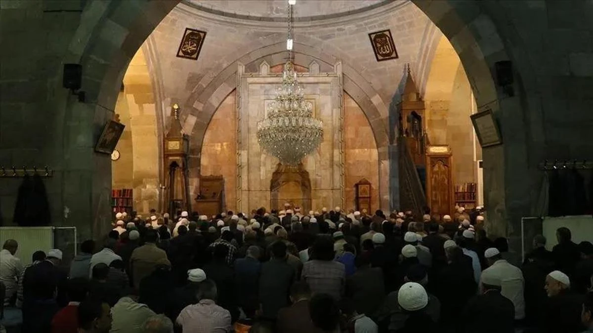 Mevlid Kandili'nde hangi ibadetler yapılır, nasıl değerlendirilir?